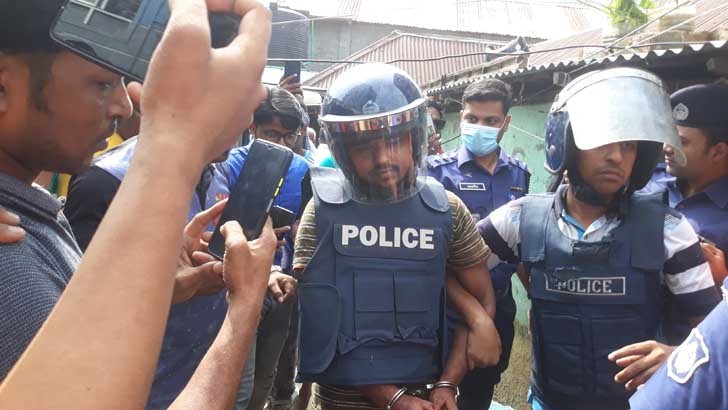 কালিয়াকৈরে গৃহবধূকে হত্যার পর নিজের গলায় বঁটি ধরে বসে ছিল স্বামী